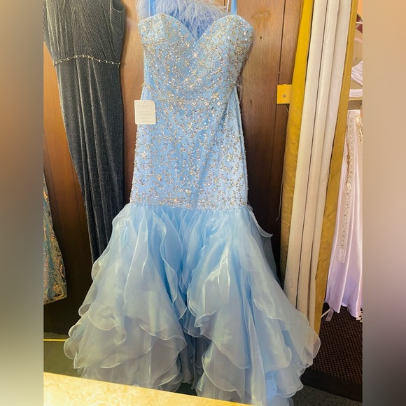 Colors designer gown - Picture 3 of 6